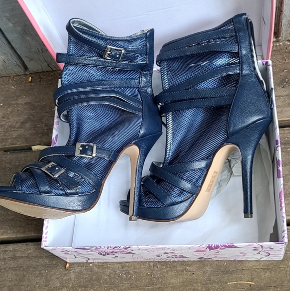Blue Roxanne Booties by Shoedazzle sz7.5 - Picture 6 of 8